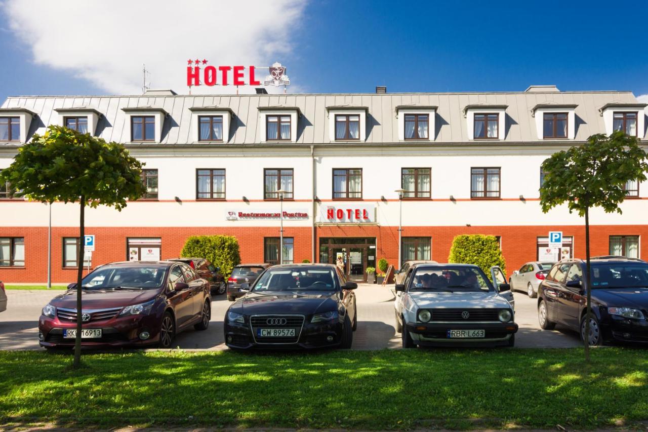 Portius Hotel Krosno Exterior foto