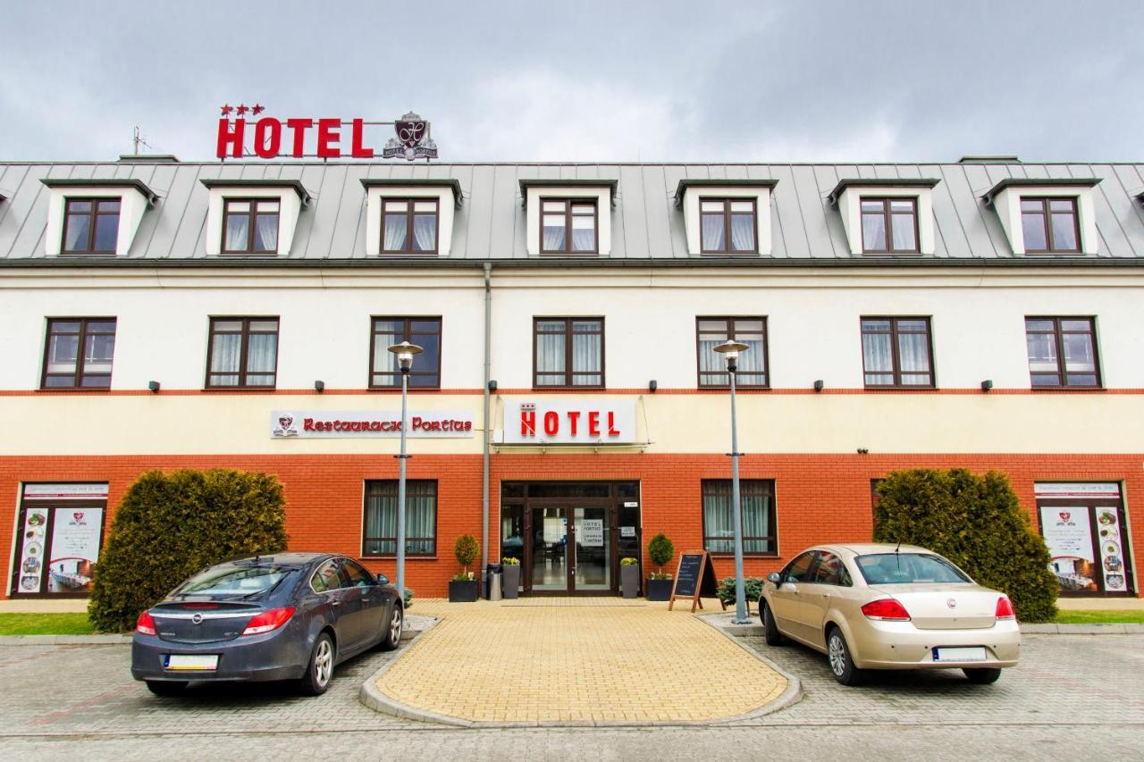 Portius Hotel Krosno Exterior foto